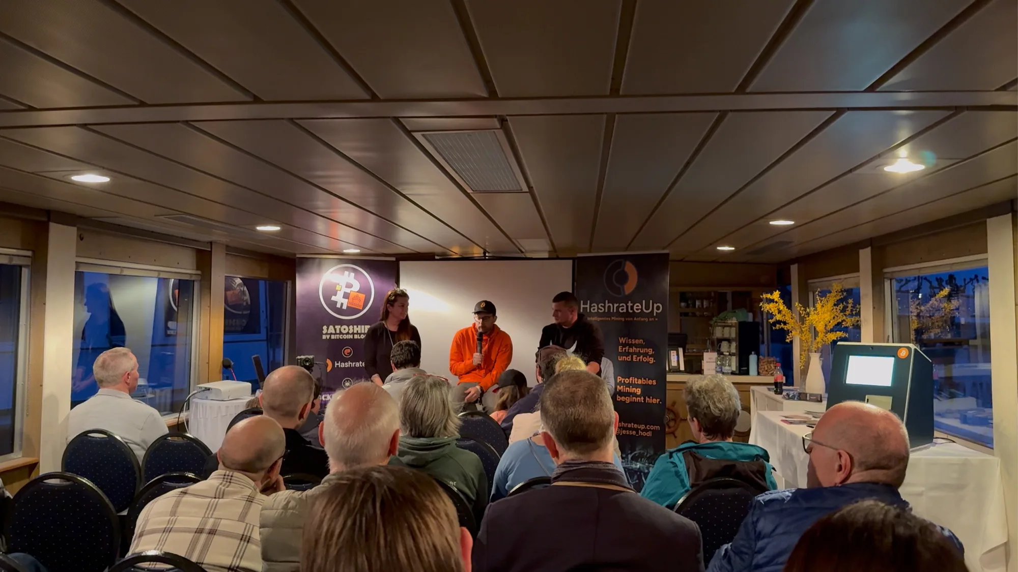 Podiumsgespräch vor Publikum an Bord